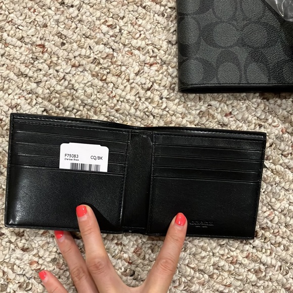COACH Wallet In Signature F75083 - Picture 9 of 10